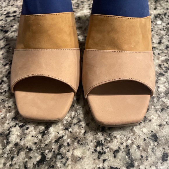 Camelids Suede Multicolor Block Heel Open Toe - Picture 2 of 6